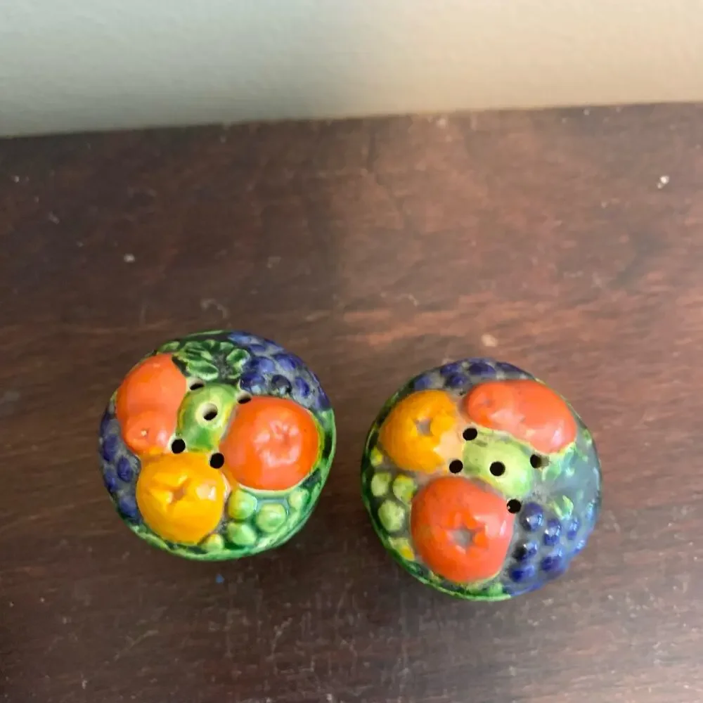 Vintage‎ green woven basket with fruit ceramic salt & pepper shaker set